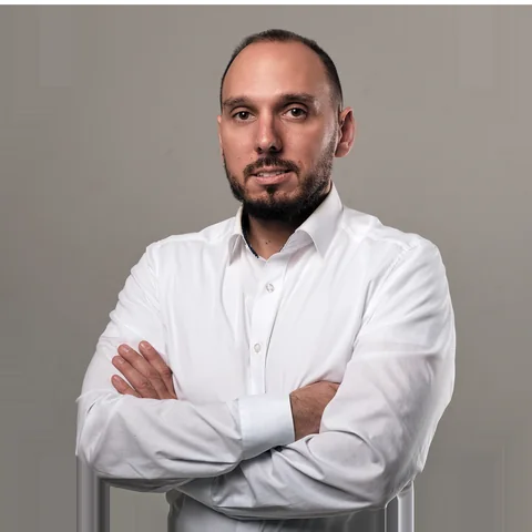 Tihanyi László cégalapító, közgazdász és online marketing menedzser portréja